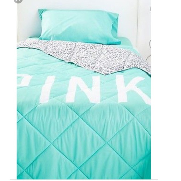 PINK Victoria's Secret Other - PINK full size comforter with full size sheets